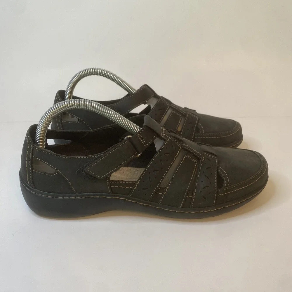 Collection by Clarks Mary Jane Flats Women's Size 9M. Brown Leather Womans Flats